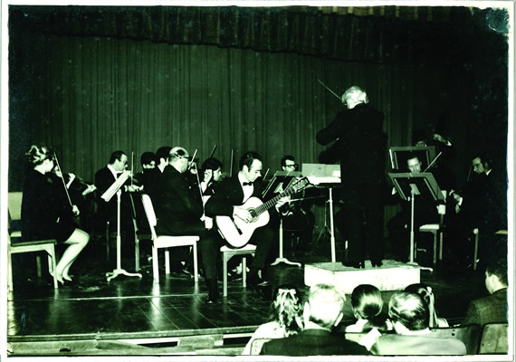 Atilio Medina Artigas Con La Orquesta